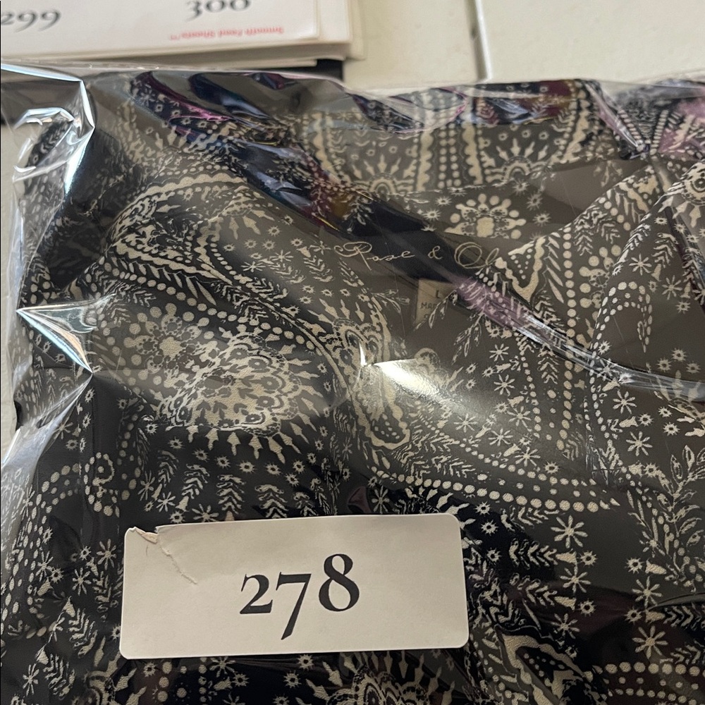 Rose & Olive Women's L Black Paisley V-Neck Long Sleeve Blouse (#278) - Picture 12 of 12